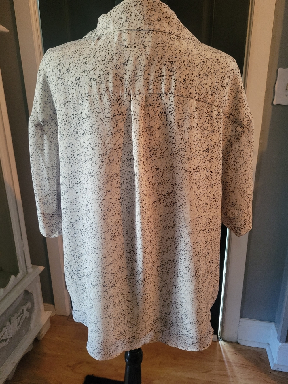 Calvin Klein Cream and Black Speckled Twist-Hem Short-Sleeve Blouse - Picture 3 of 4